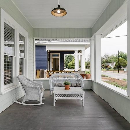 Restored 1930S Uptown Bungalow 2 Min. To Magnolia Waco Bagian luar foto