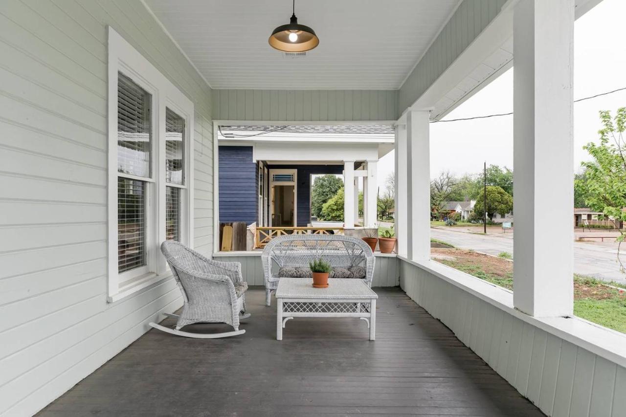 Restored 1930S Uptown Bungalow 2 Min. To Magnolia Waco Bagian luar foto