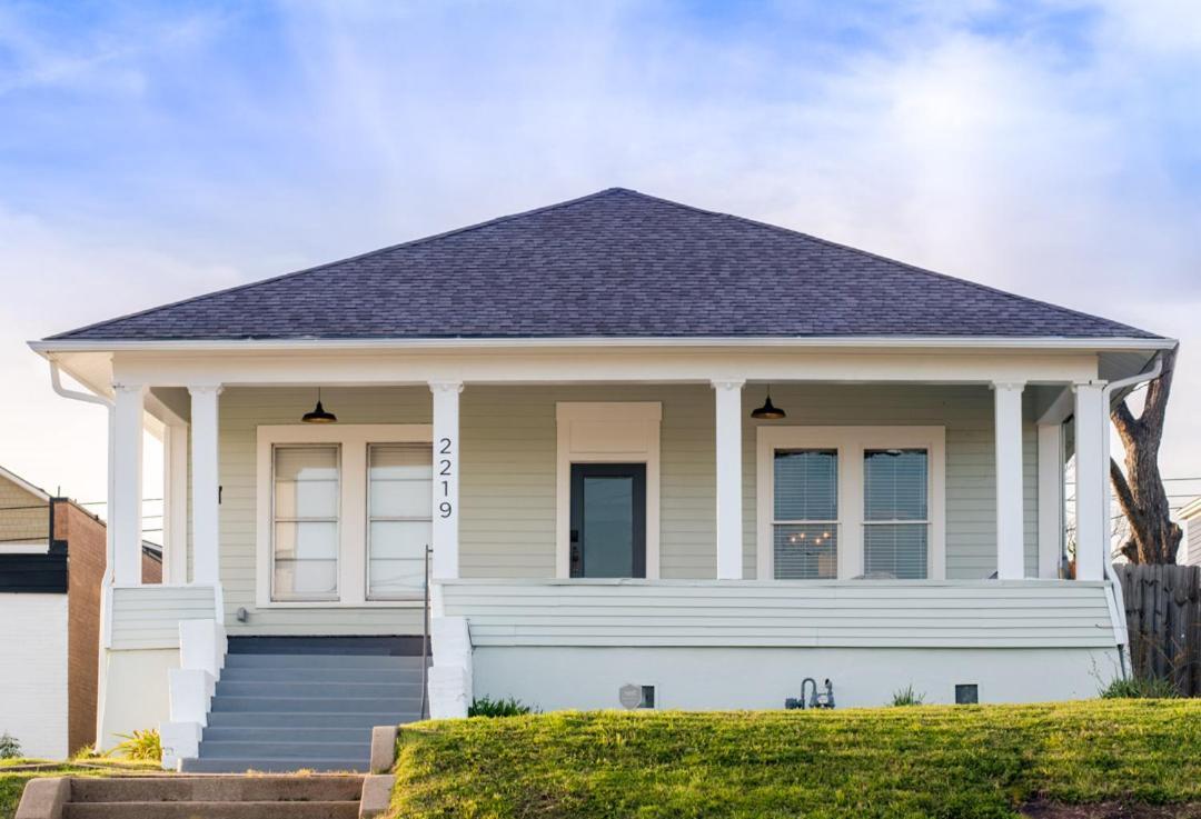 Restored 1930S Uptown Bungalow 2 Min. To Magnolia Waco Bagian luar foto